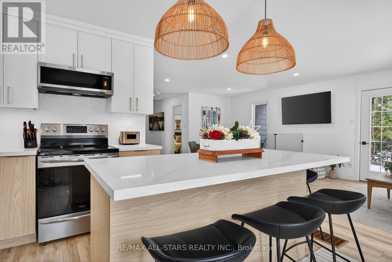 194 Snug Harbour Road, Kawartha Lakes (Fenelon), ON - Indoor Photo Showing Kitchen