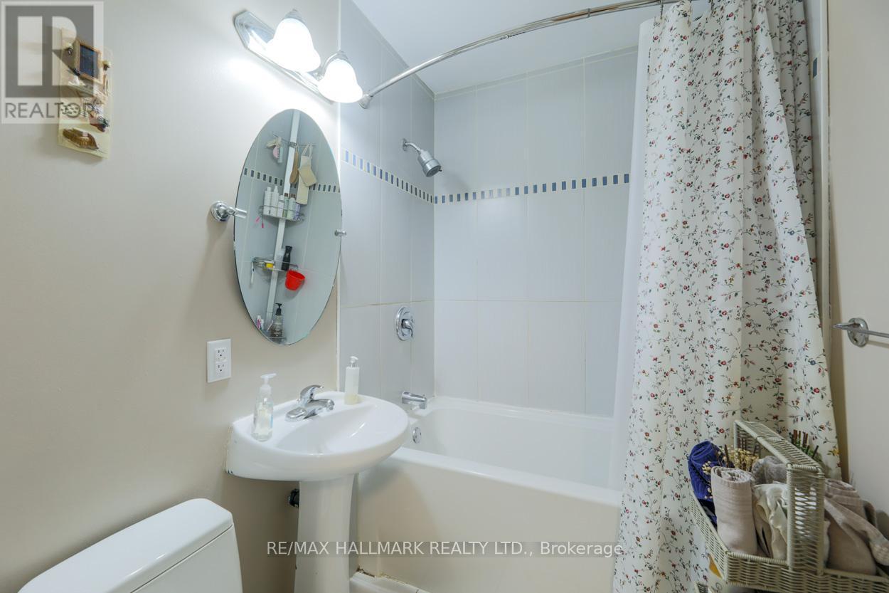 Main Floor 4pc Washroom - 12 Trinnell Boulevard, Toronto, ON - Indoor Photo Showing Bathroom