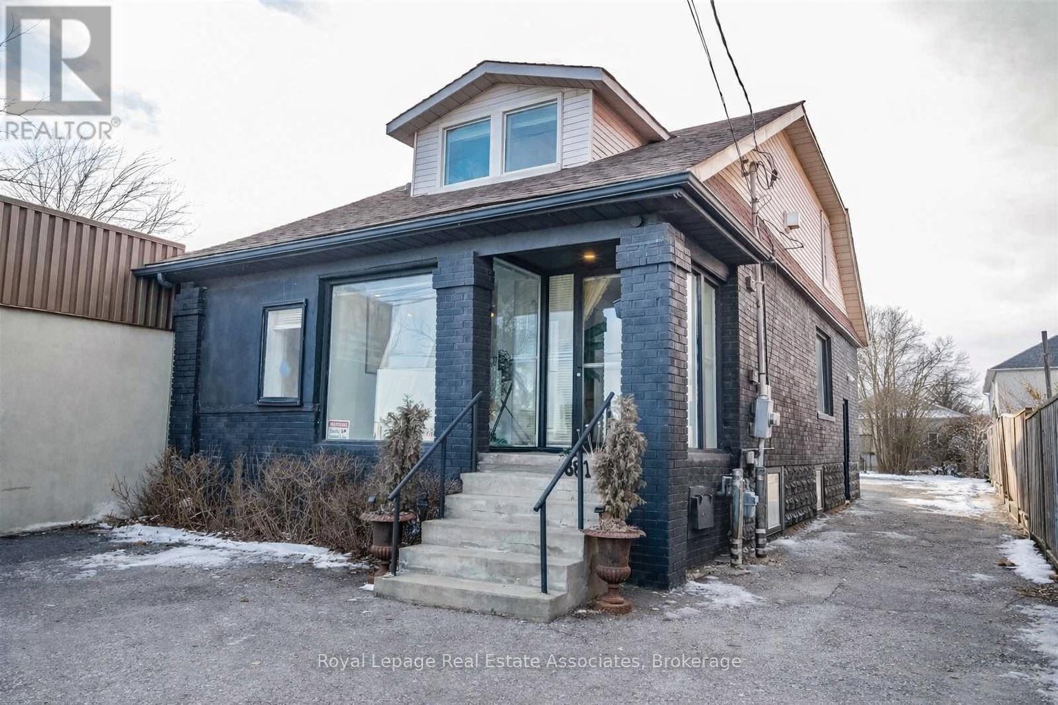 881 Lakeshore Road E, Mississauga, ON