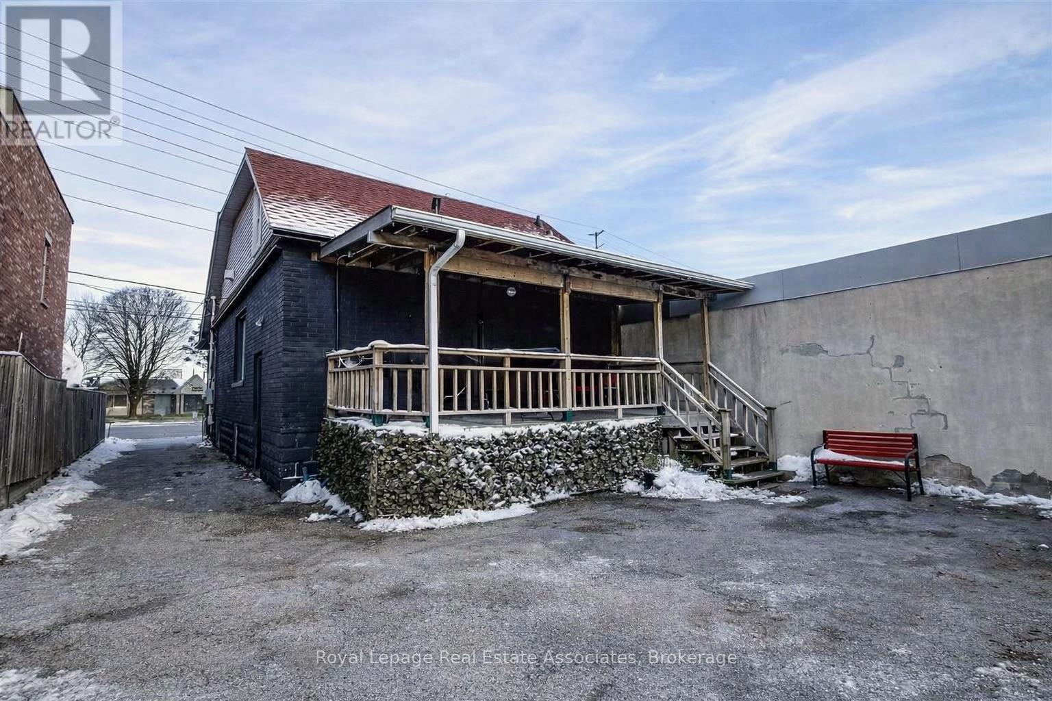 881 Lakeshore Road E, Mississauga, ON