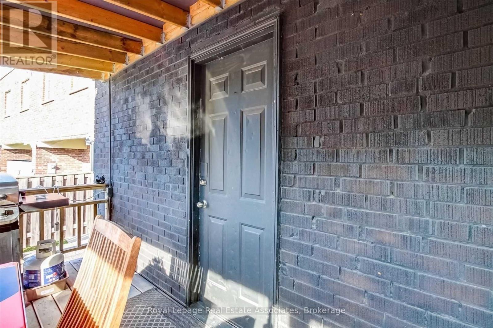 881 Lakeshore Road E, Mississauga, ON