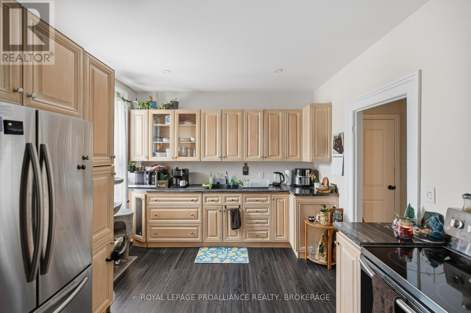 191-193 Camden Road, Greater Napanee (Greater Napanee), ON - Indoor Photo Showing Kitchen