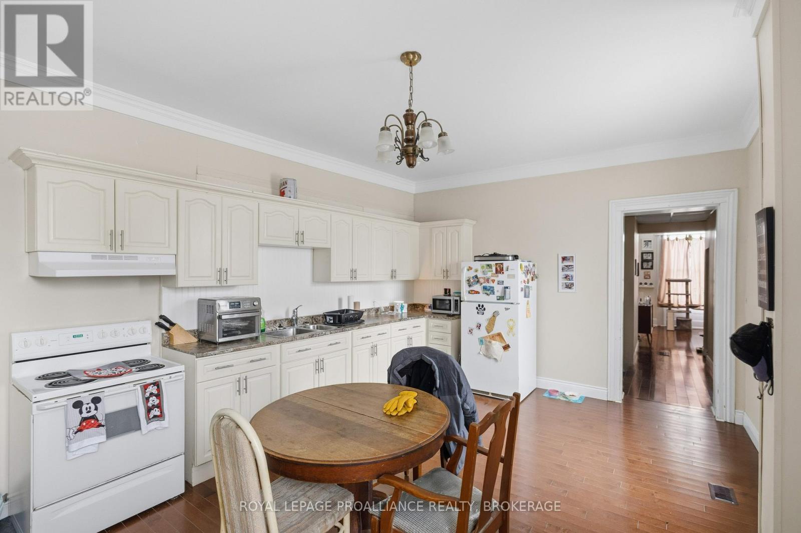 191-193 Camden Road, Greater Napanee (Greater Napanee), ON - Indoor Photo Showing Kitchen