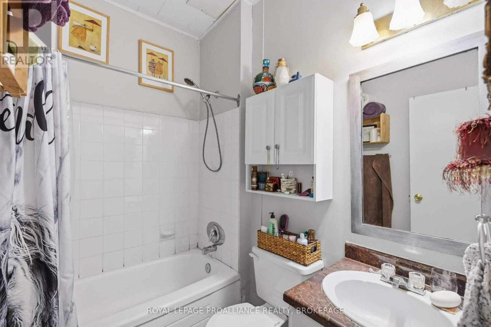 191-193 Camden Road, Greater Napanee (Greater Napanee), ON - Indoor Photo Showing Bathroom