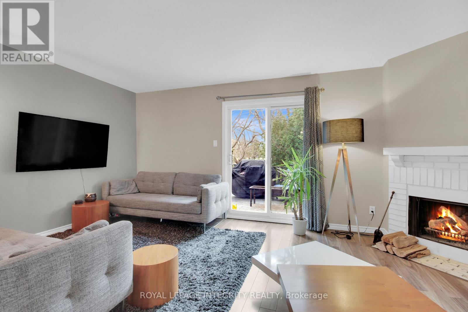36 Greenboro Crescent, Ottawa, ON - Indoor Photo Showing Living Room With Fireplace