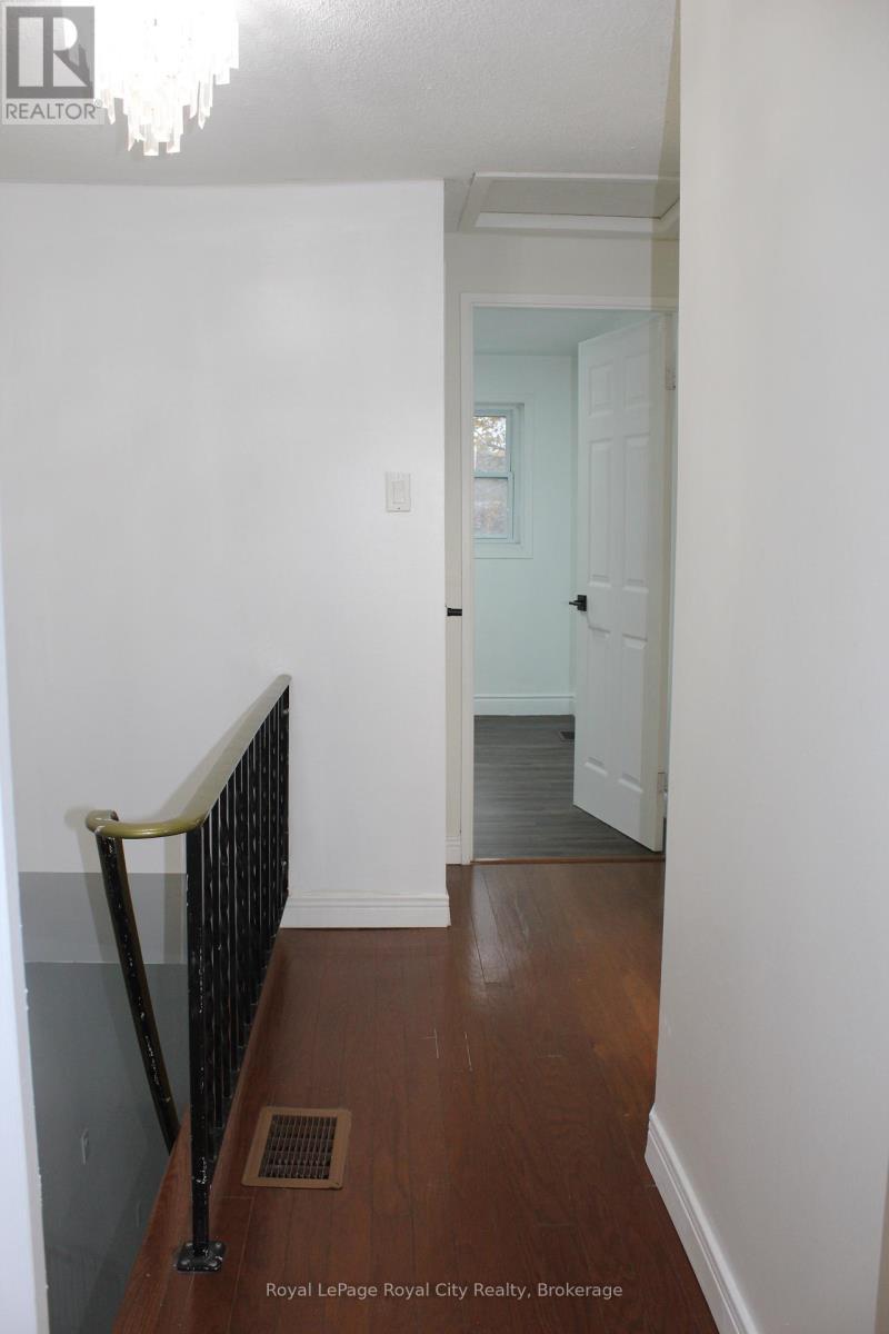 Upstairs hallway - 137 Jansen Avenue, Kitchener, ON - Indoor Photo Showing Other Room