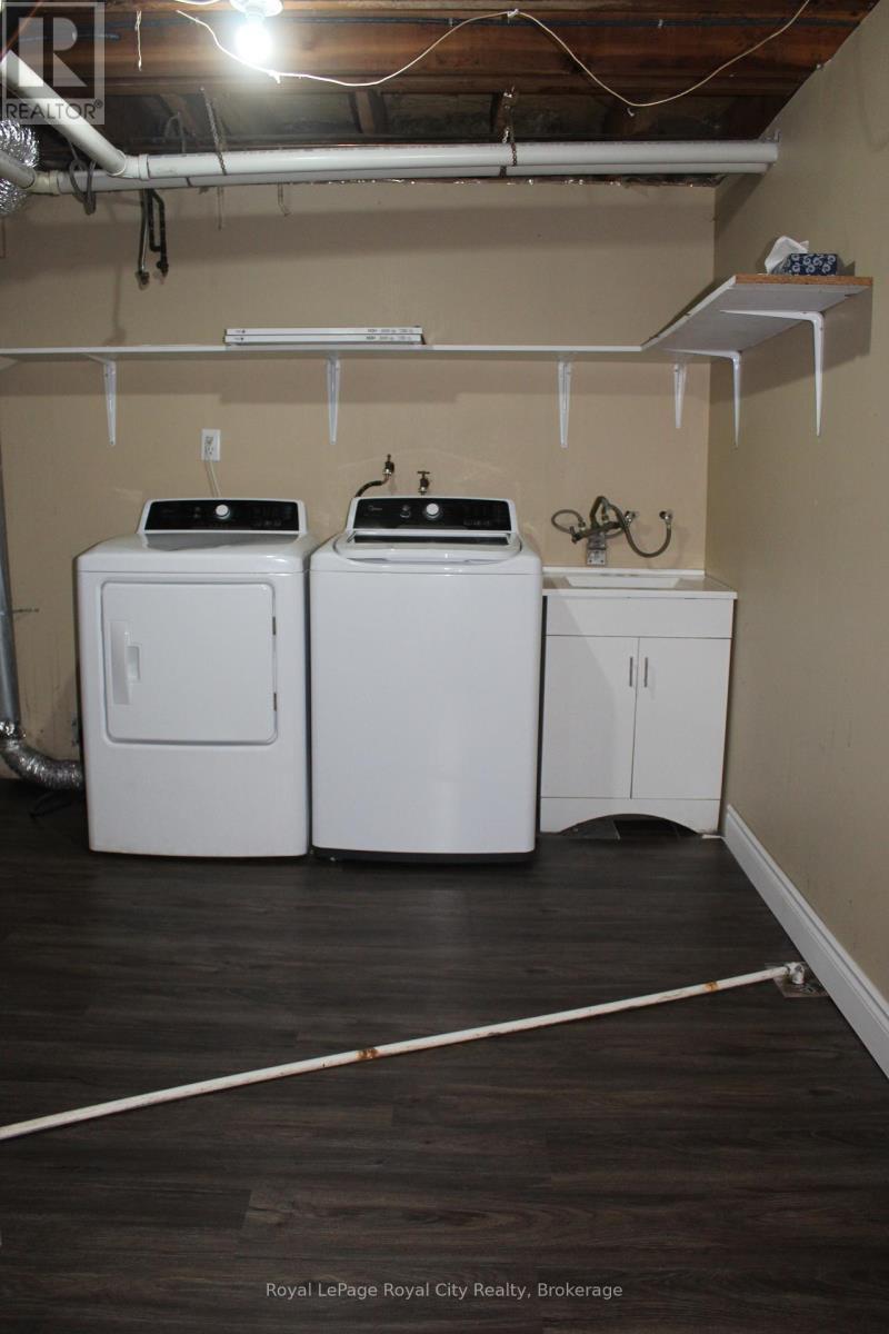 Laundry / Utility room - 137 Jansen Avenue, Kitchener, ON - Indoor Photo Showing Laundry Room