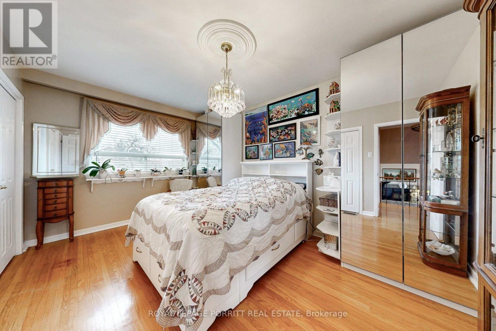 1435 Strathy Avenue, Mississauga, ON - Indoor Photo Showing Bedroom