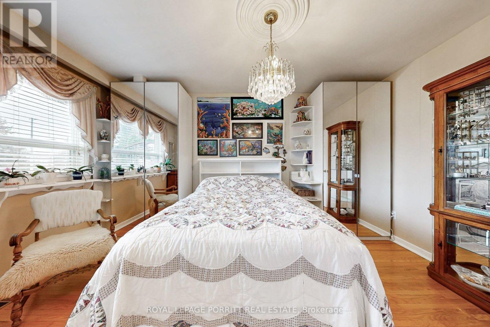 1435 Strathy Avenue, Mississauga, ON - Indoor Photo Showing Bedroom