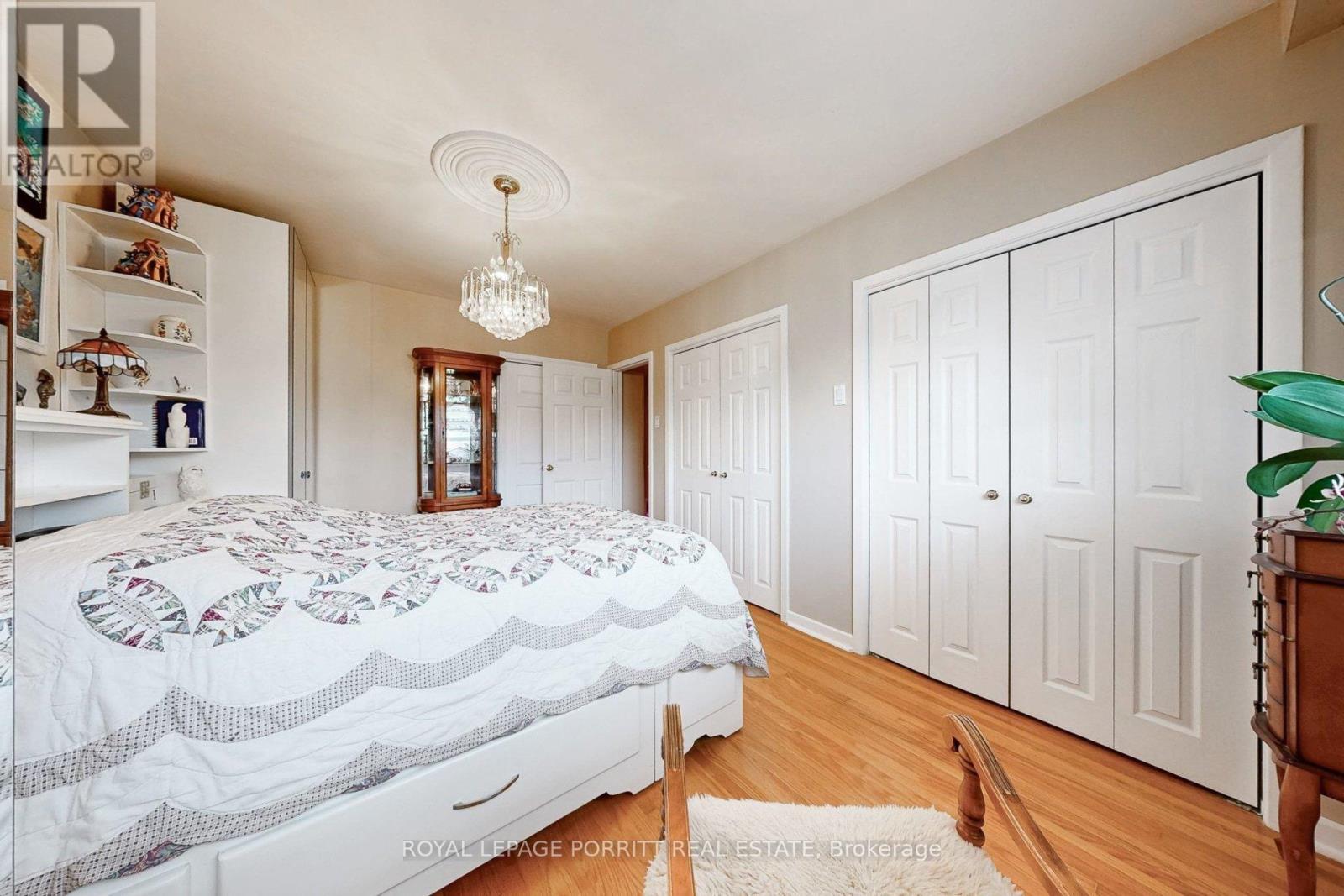 1435 Strathy Avenue, Mississauga, ON - Indoor Photo Showing Bedroom
