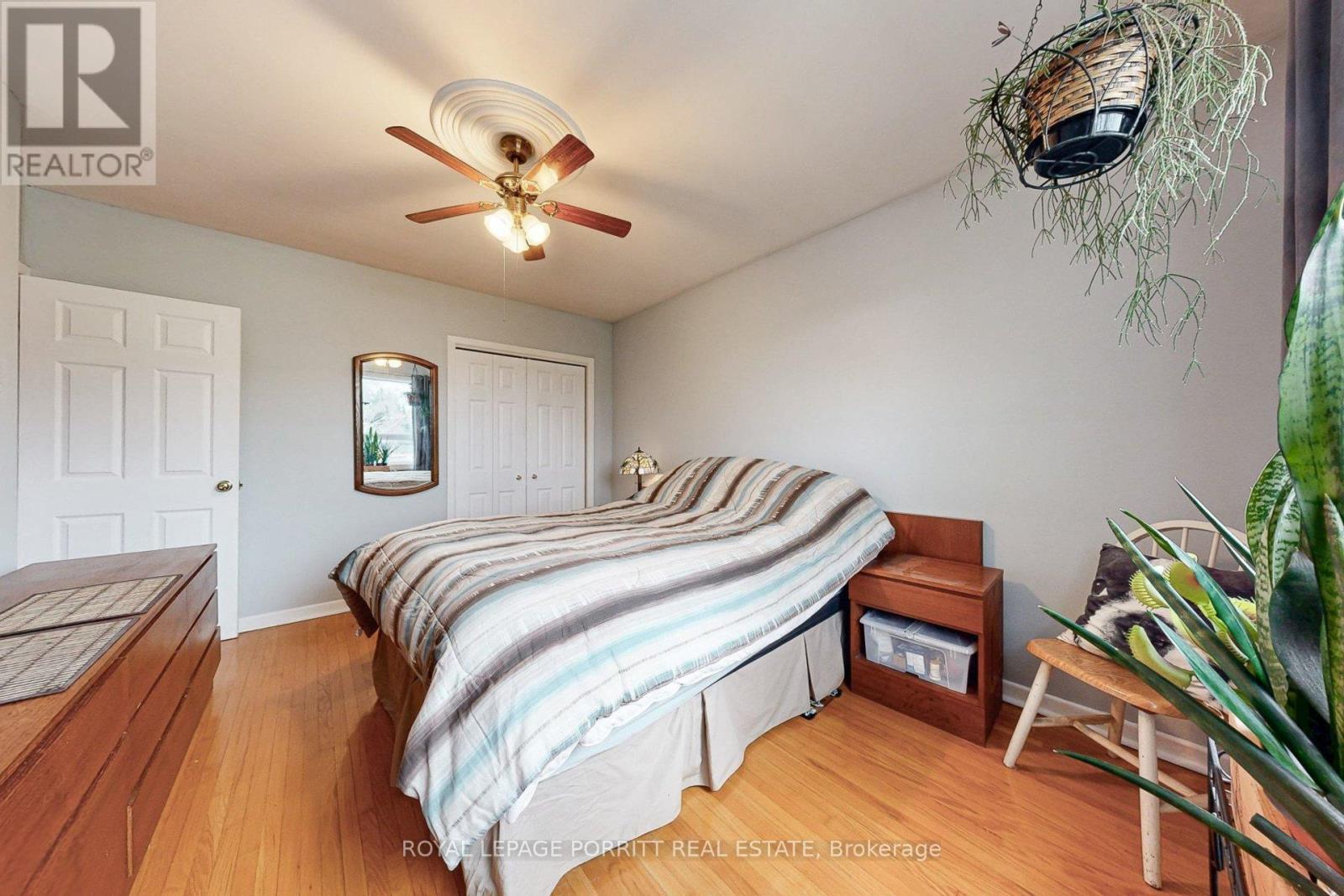 1435 Strathy Avenue, Mississauga, ON - Indoor Photo Showing Bedroom