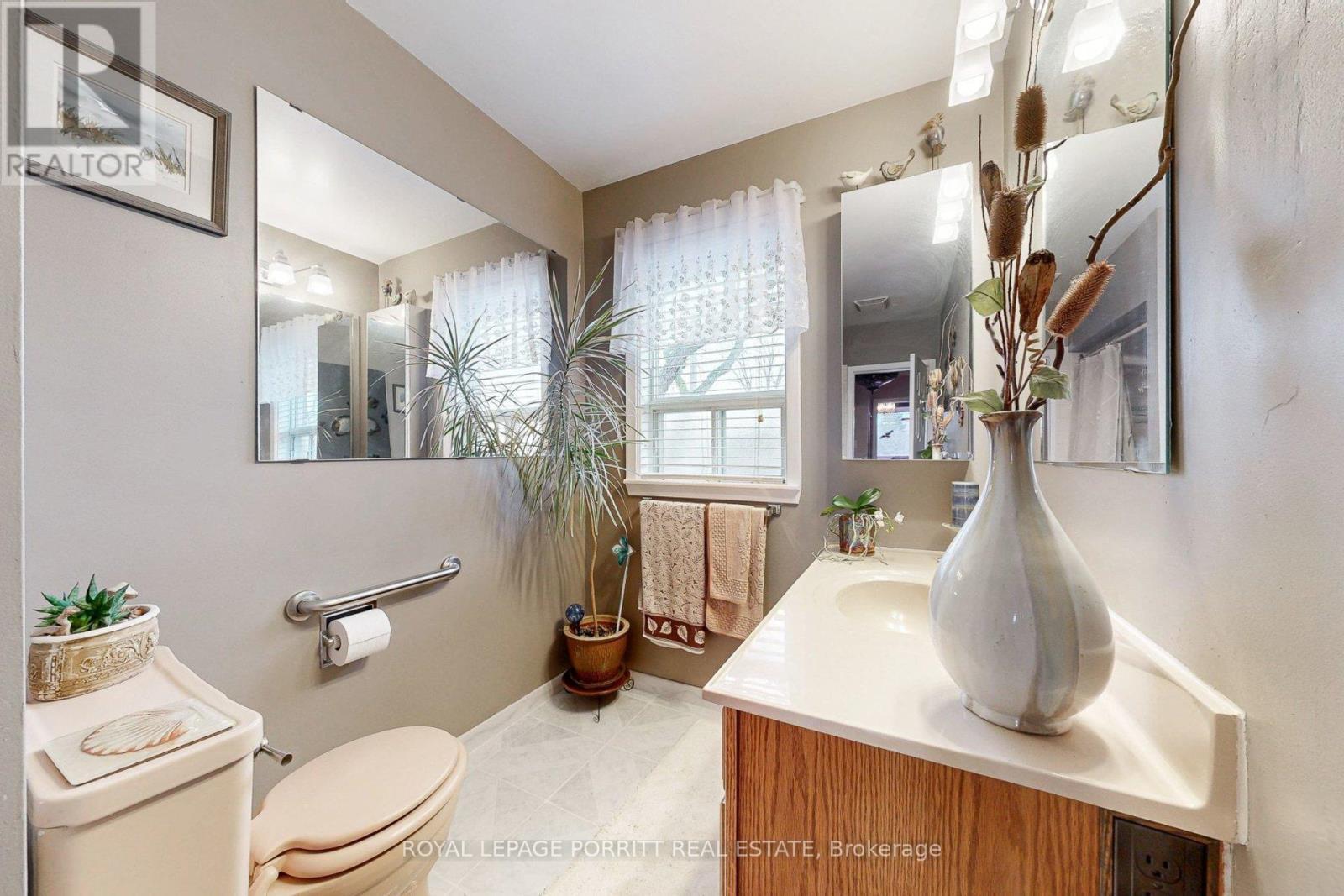 1435 Strathy Avenue, Mississauga, ON - Indoor Photo Showing Bathroom