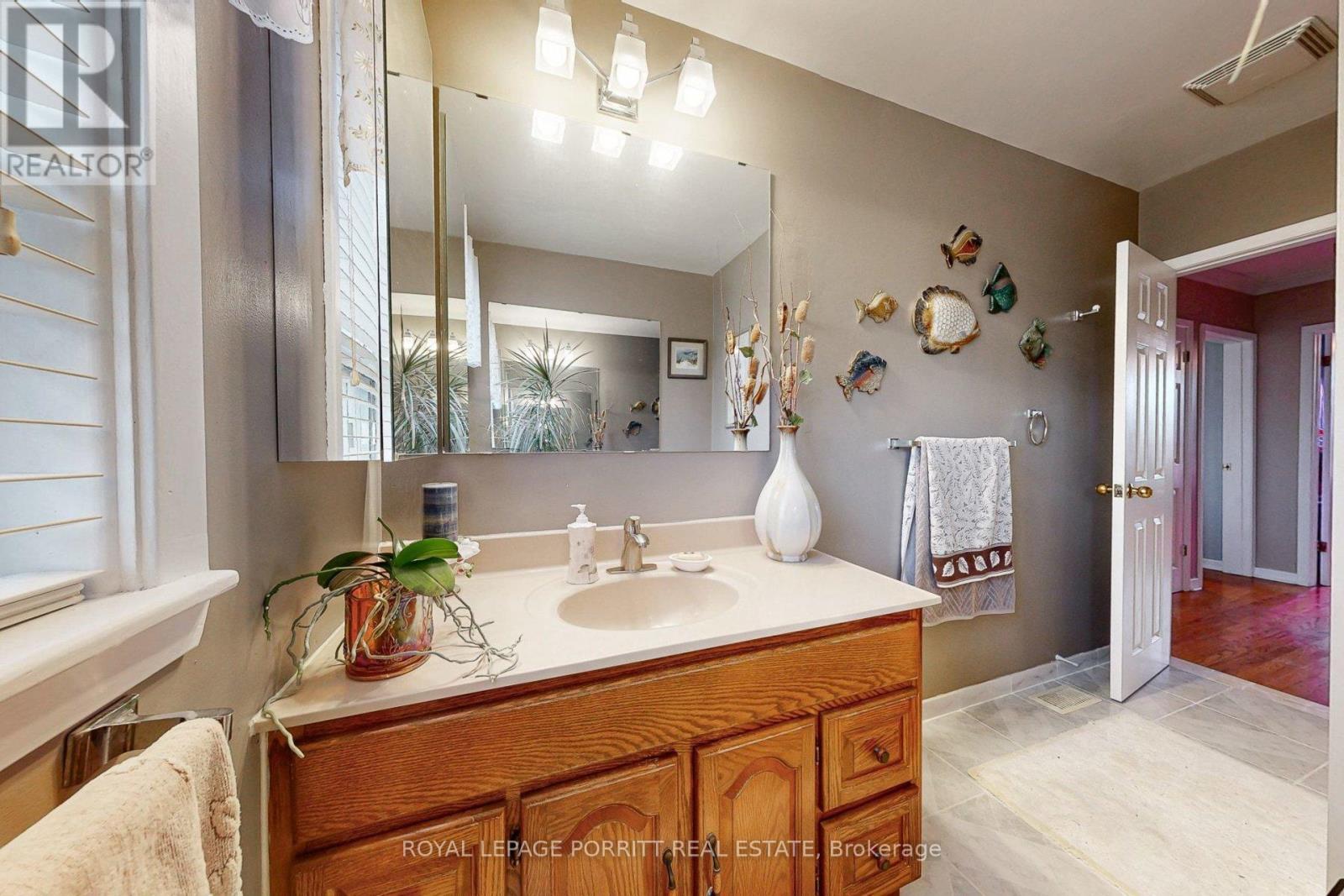 1435 Strathy Avenue, Mississauga, ON - Indoor Photo Showing Bathroom