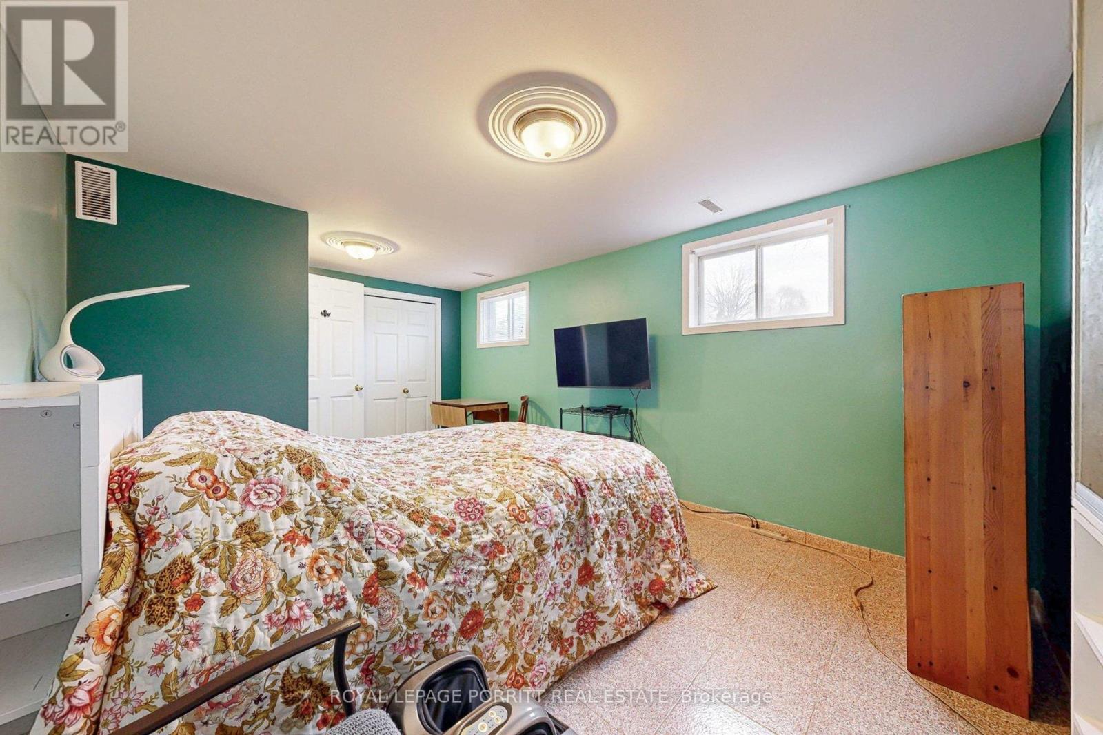1435 Strathy Avenue, Mississauga, ON - Indoor Photo Showing Bedroom