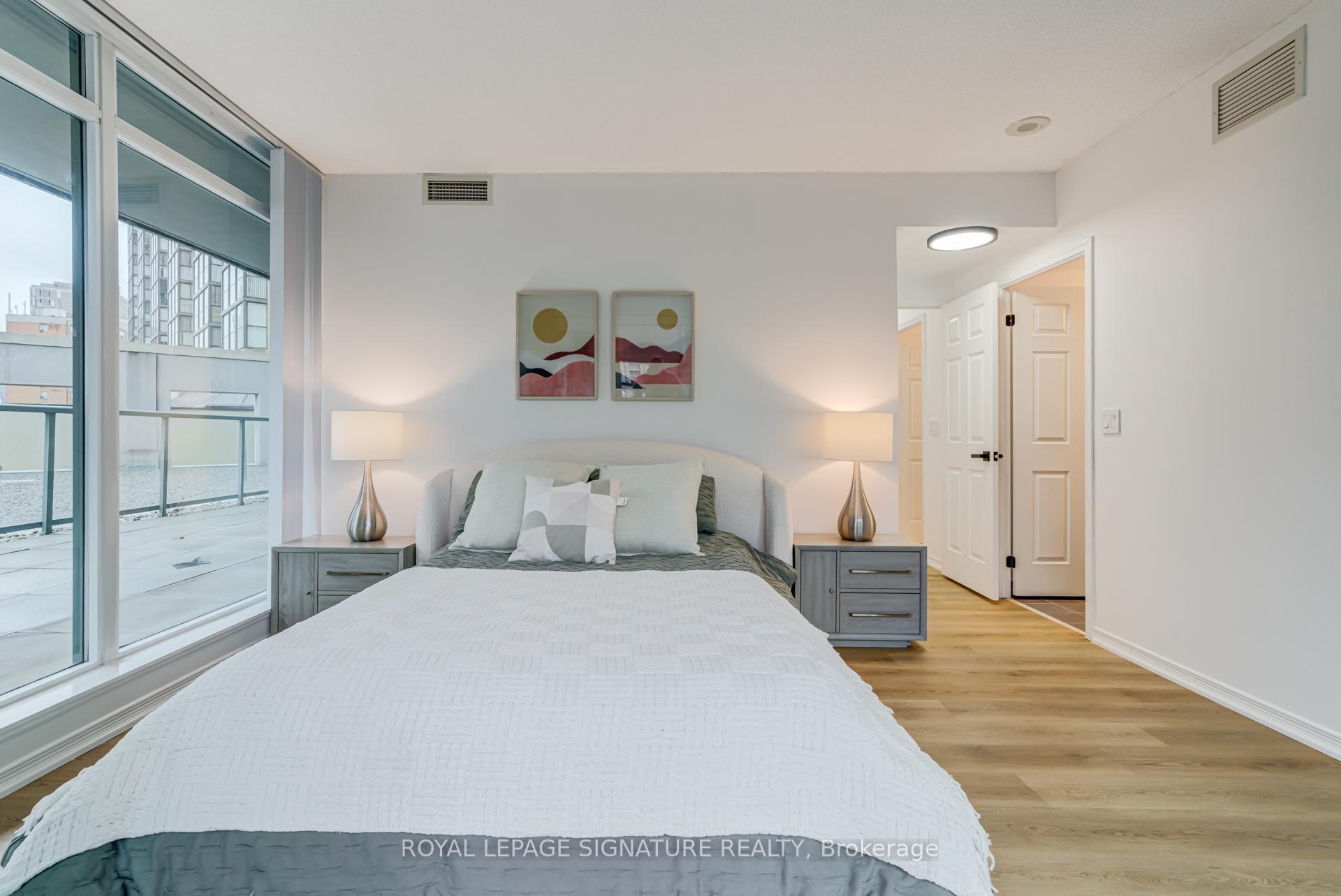 202-5500 Yonge Street, Toronto, ON - Indoor Photo Showing Bedroom