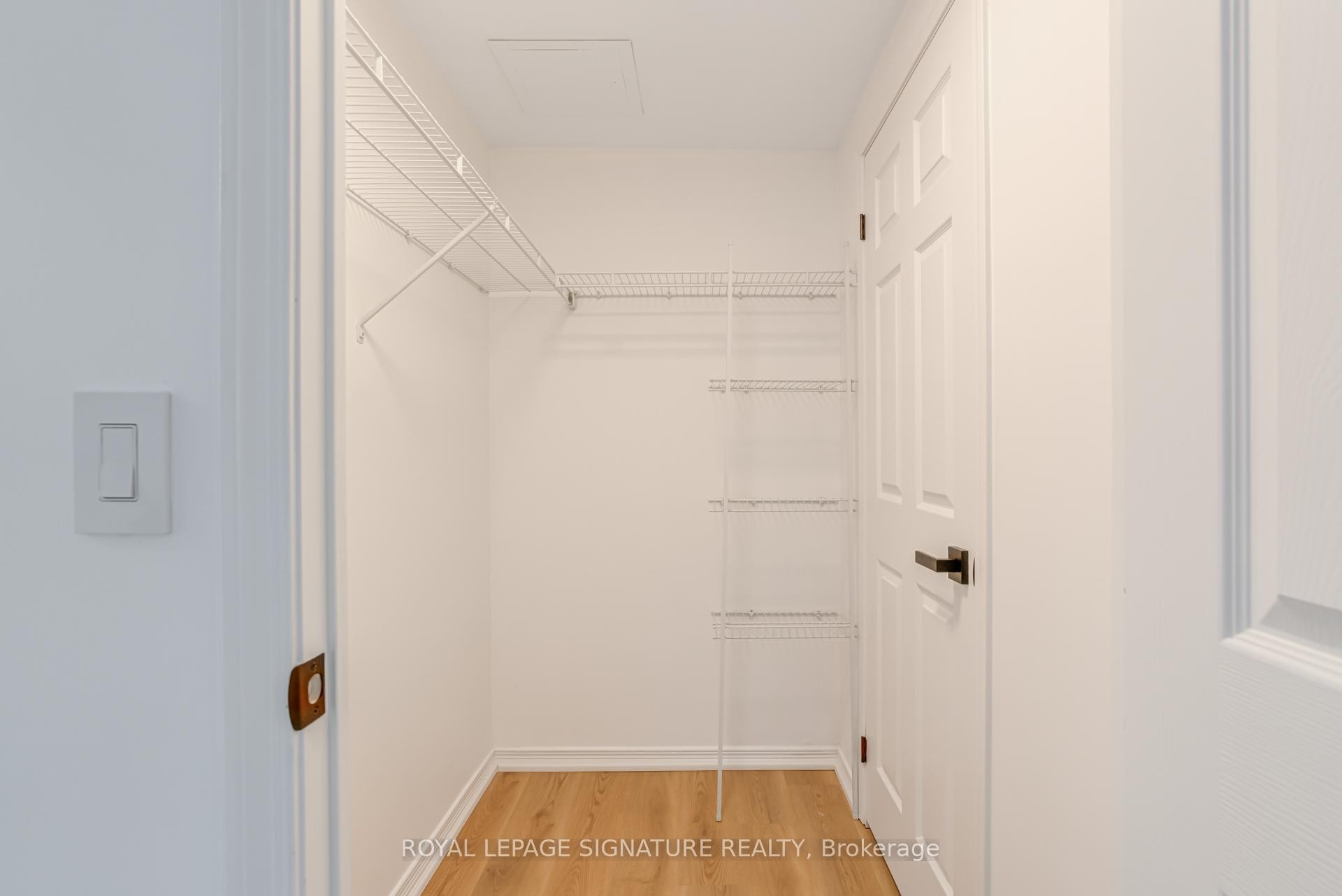 202-5500 Yonge Street, Toronto, ON - Indoor With Storage