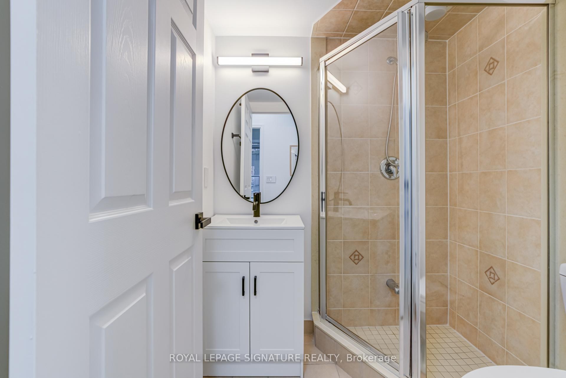 202-5500 Yonge Street, Toronto, ON - Indoor Photo Showing Bathroom