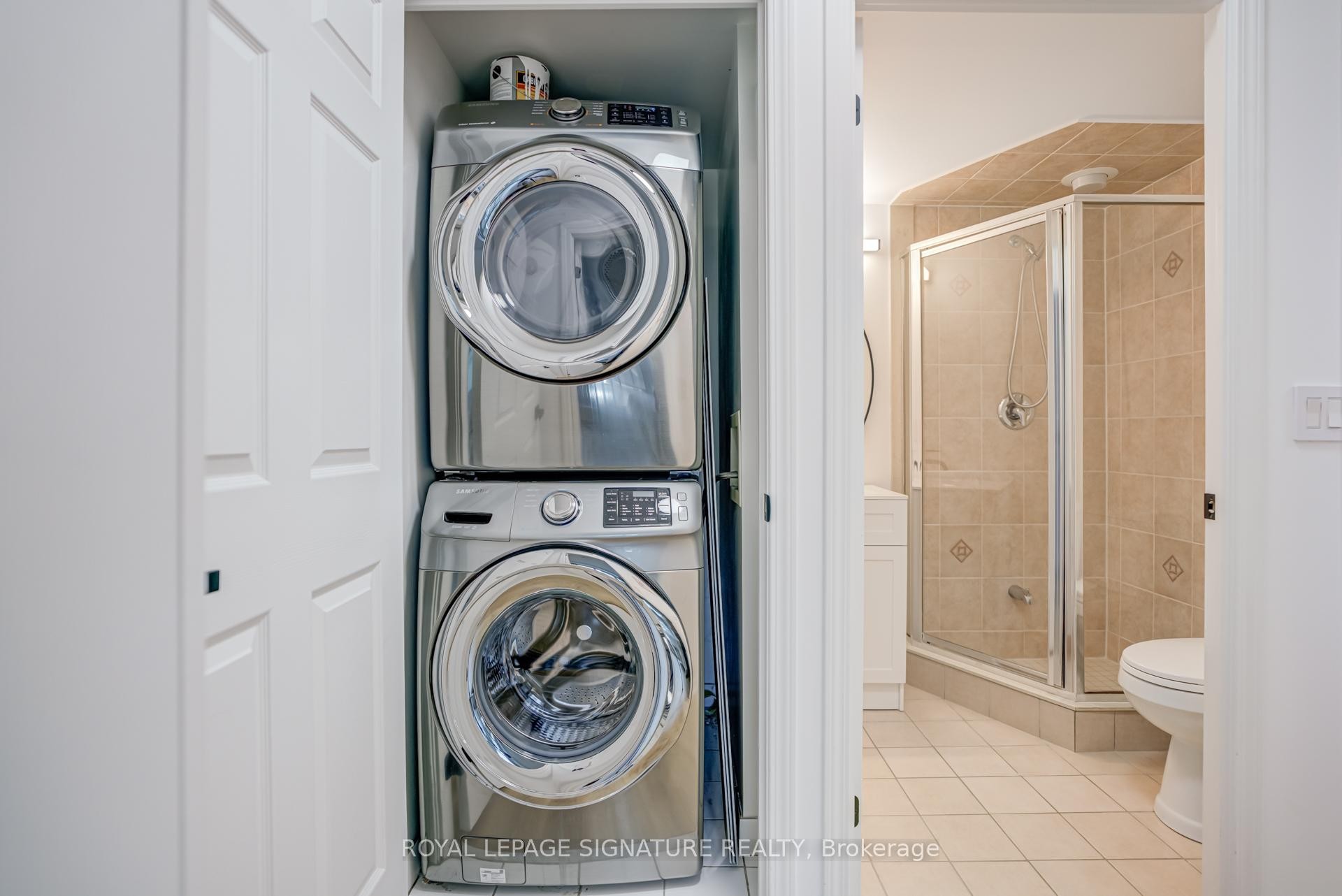 202-5500 Yonge Street, Toronto, ON - Indoor Photo Showing Laundry Room