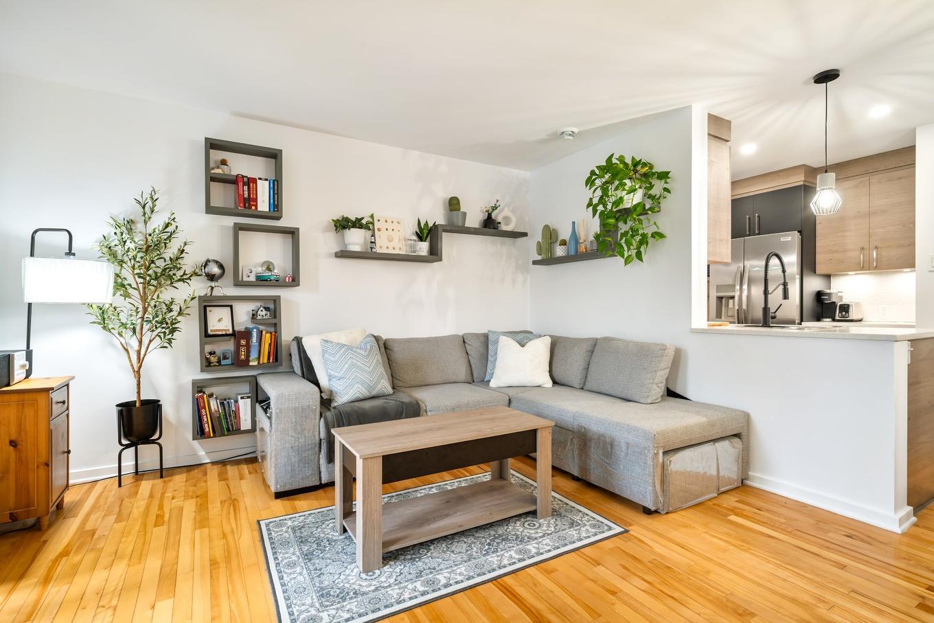 Salon - 9480 Rue Rousseau, Montréal (Mercier/Hochelaga-Maisonneuve), QC - Indoor Photo Showing Living Room