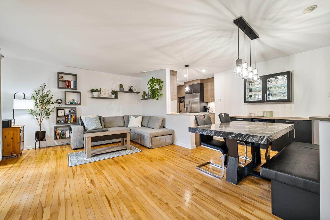 Vue d'ensemble - 9480 Rue Rousseau, Montréal (Mercier/Hochelaga-Maisonneuve), QC - Indoor Photo Showing Living Room