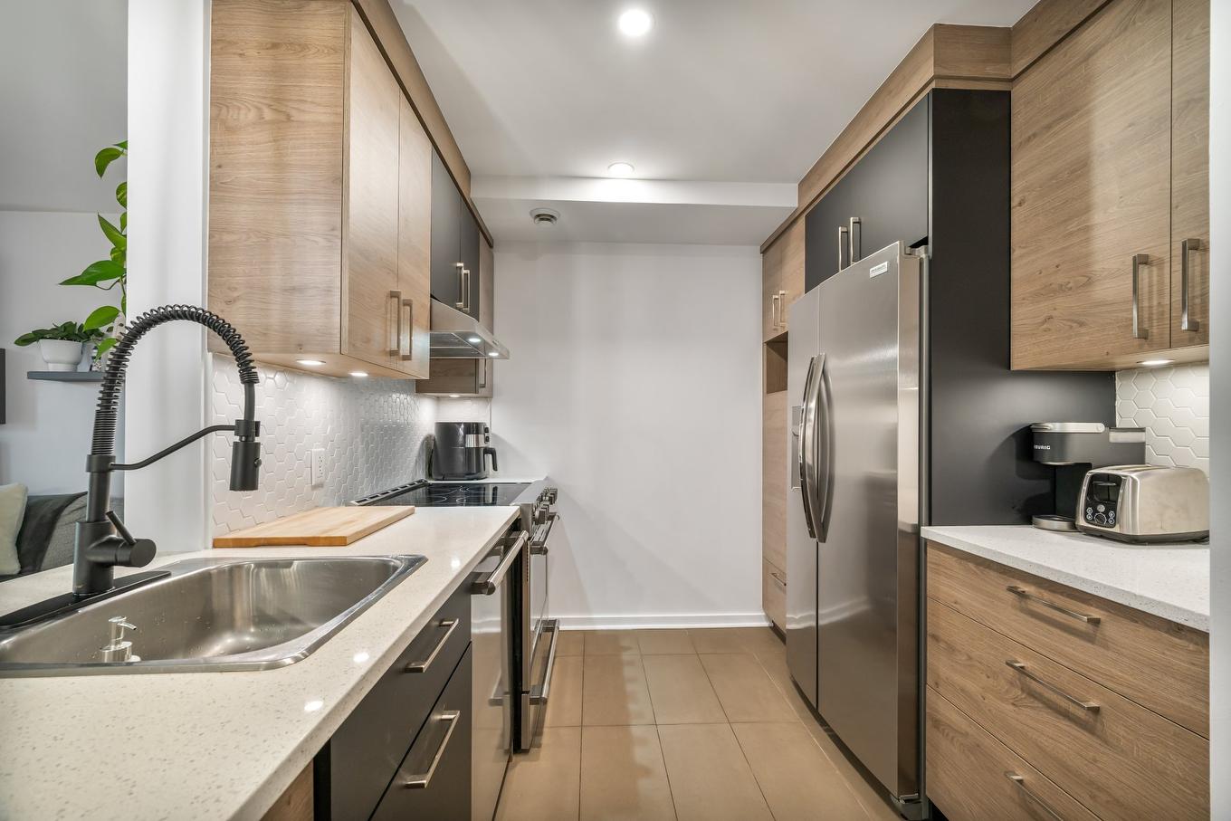 Cuisine - 9480 Rue Rousseau, Montréal (Mercier/Hochelaga-Maisonneuve), QC - Indoor Photo Showing Kitchen