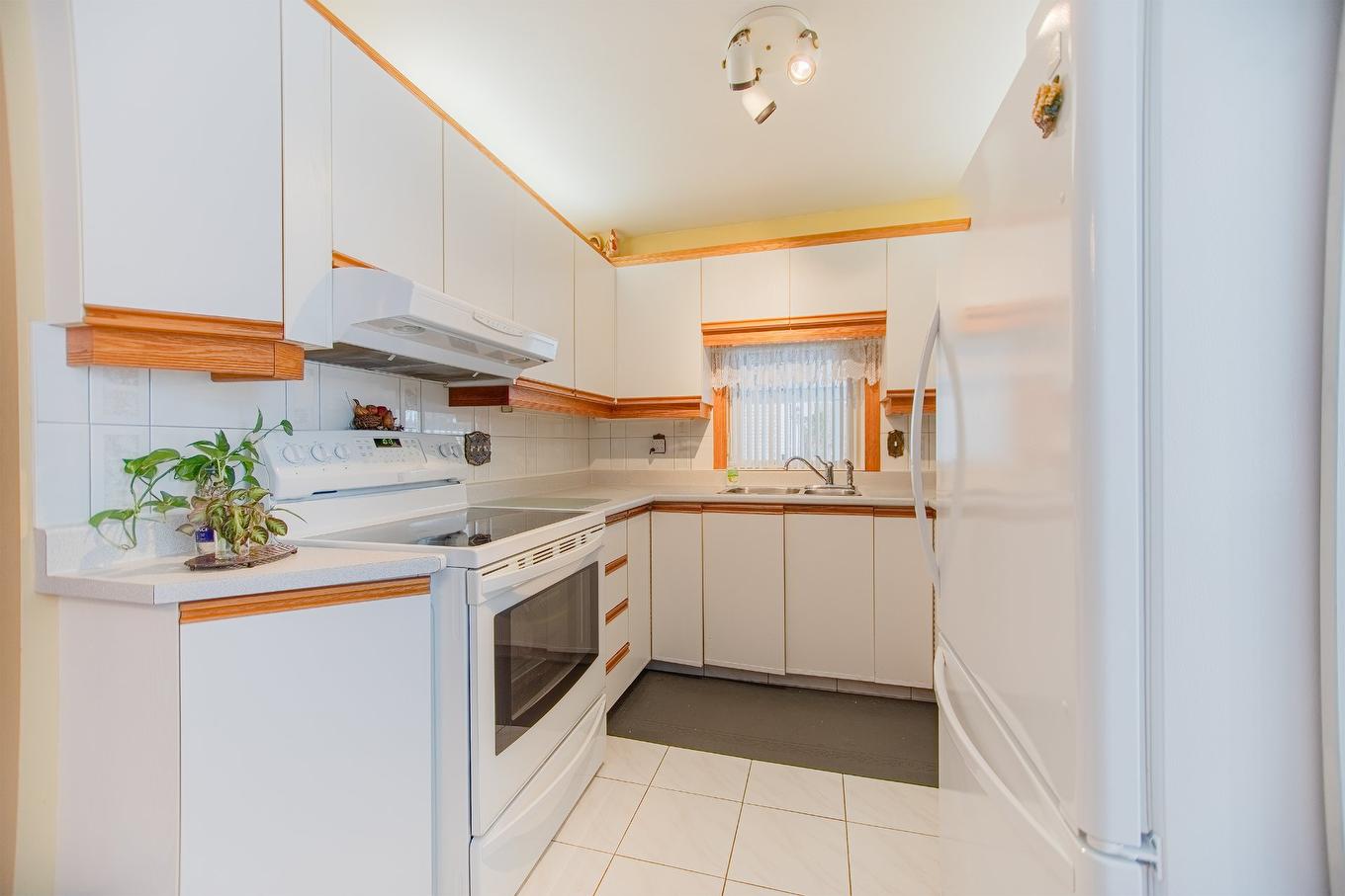Cuisine - 50 Rue Du Brézé, Sorel-Tracy, QC - Indoor Photo Showing Kitchen With Double Sink