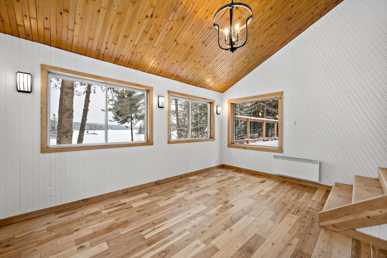 Living room - 716 Ch. Du Lac-Chaud, La Macaza, QC - Indoor Photo Showing Other Room