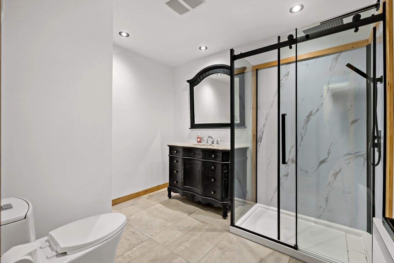 Bathroom - 716 Ch. Du Lac-Chaud, La Macaza, QC - Indoor Photo Showing Bathroom