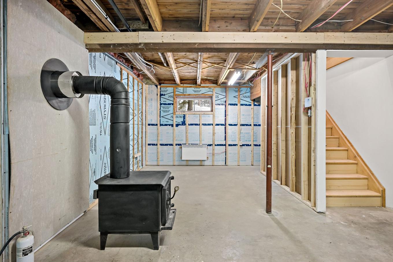 Basement - 716 Ch. Du Lac-Chaud, La Macaza, QC - Indoor Photo Showing Basement