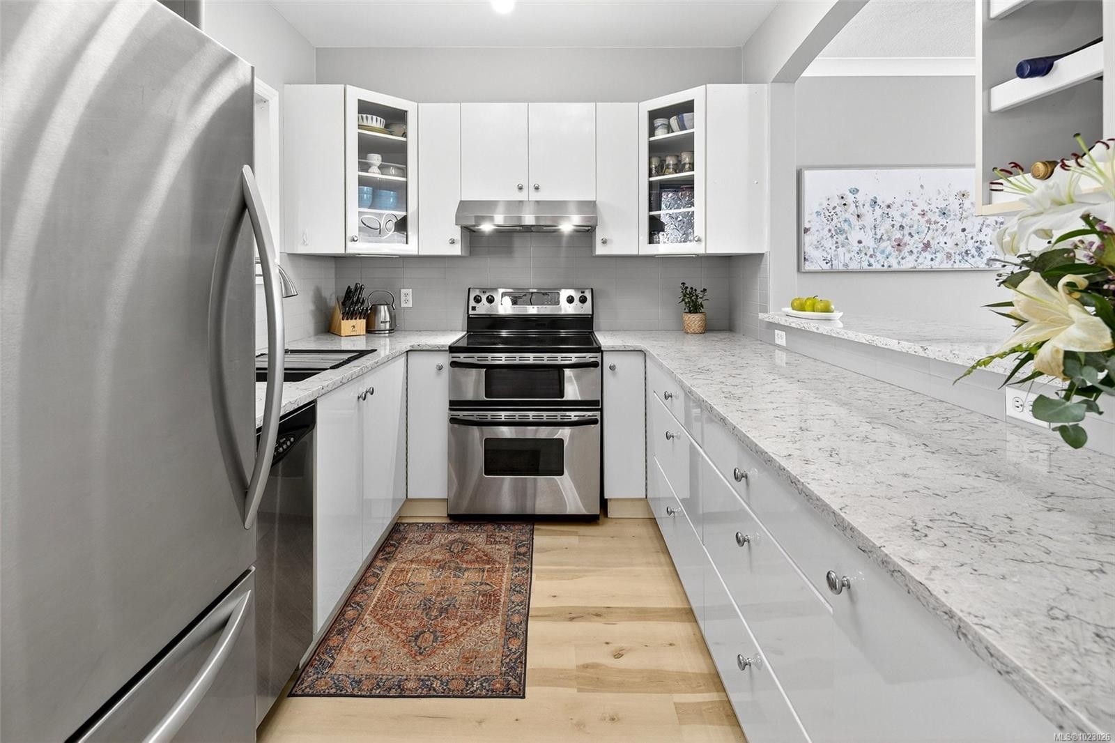 303-50 Songhees Rd, Victoria, BC - Indoor Photo Showing Kitchen