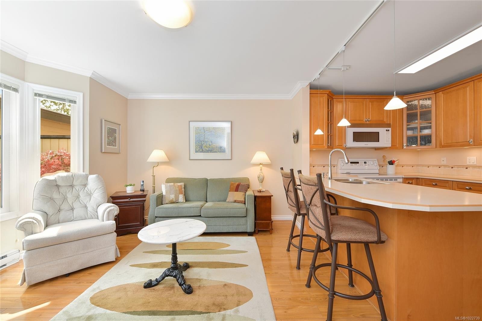 913-2829 Arbutus Rd, Saanich, BC