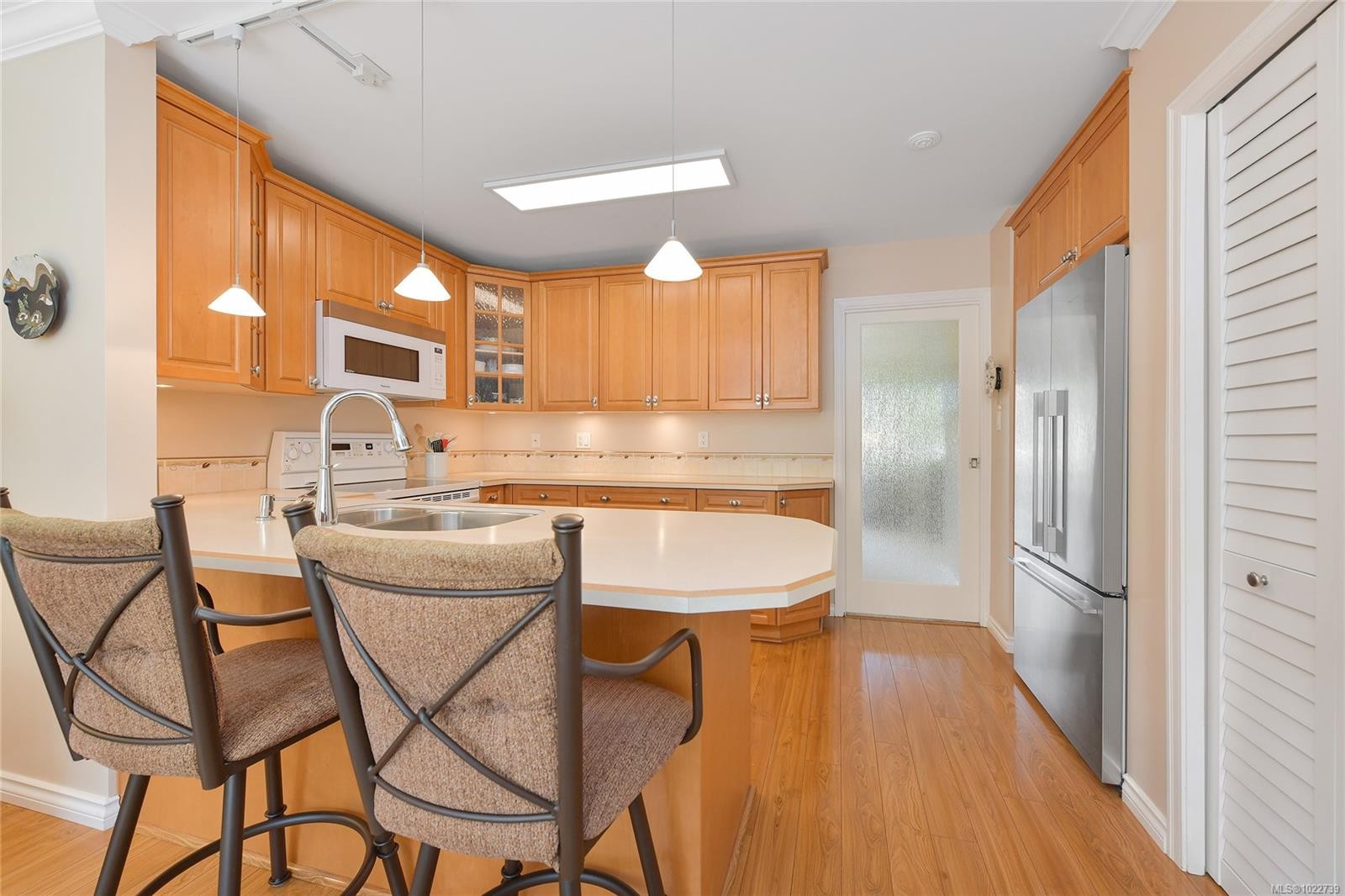 913-2829 Arbutus Rd, Saanich, BC