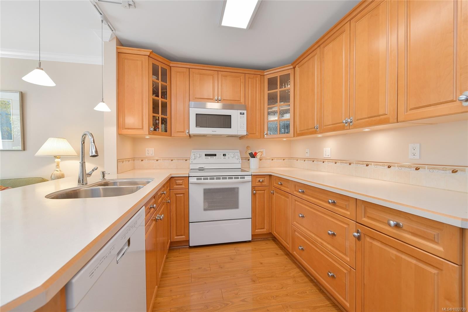 913-2829 Arbutus Rd, Saanich, BC