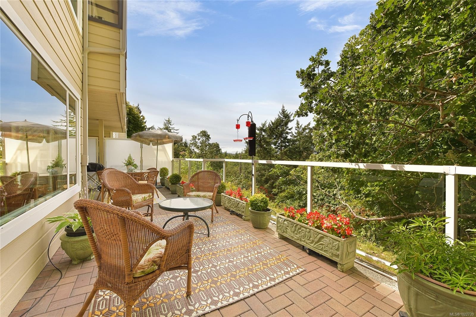 913-2829 Arbutus Rd, Saanich, BC