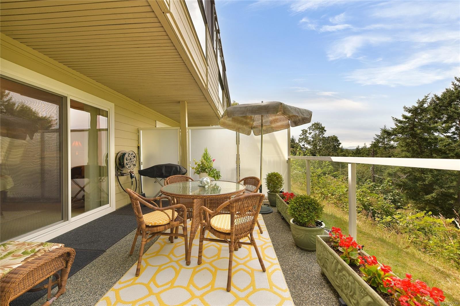 913-2829 Arbutus Rd, Saanich, BC