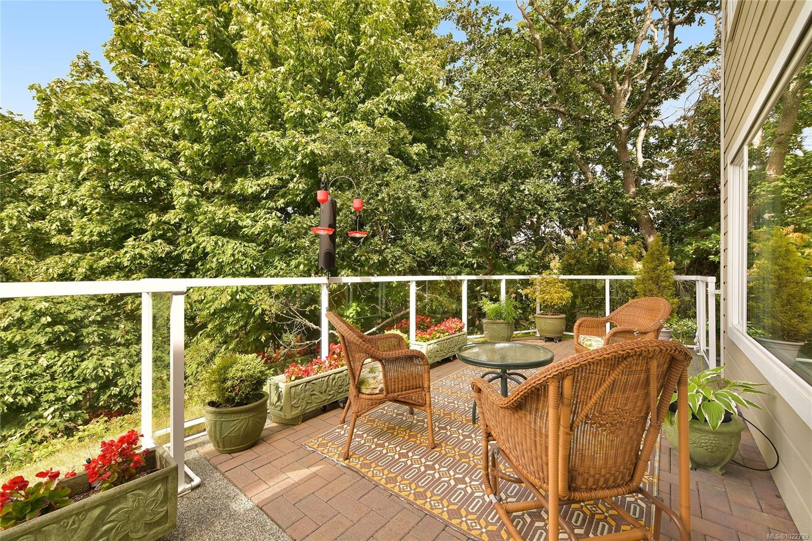 913-2829 Arbutus Rd, Saanich, BC