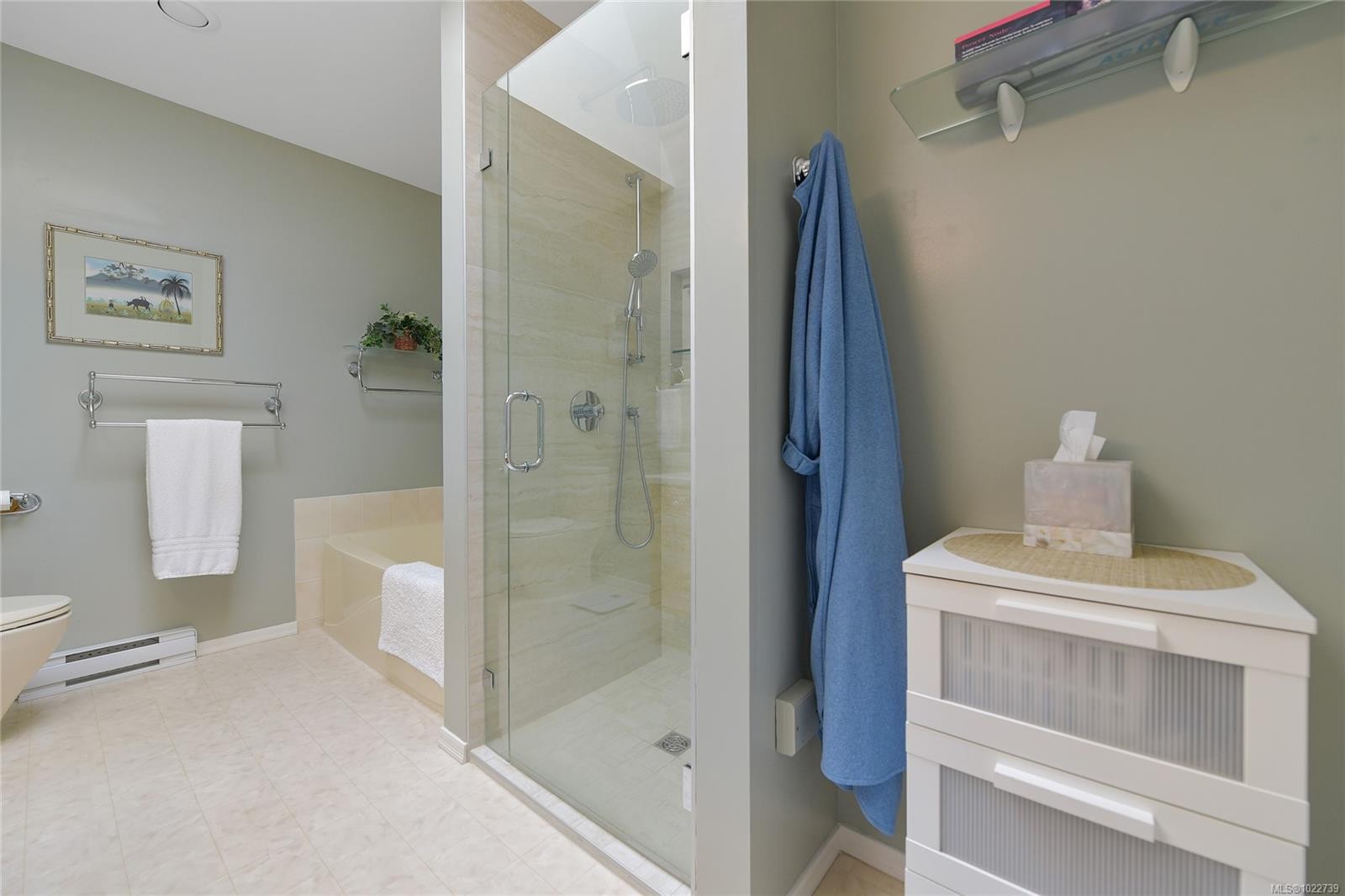 913-2829 Arbutus Rd, Saanich, BC