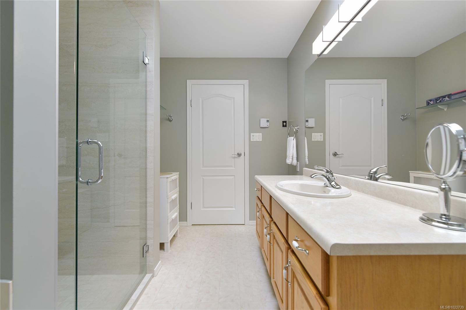 913-2829 Arbutus Rd, Saanich, BC