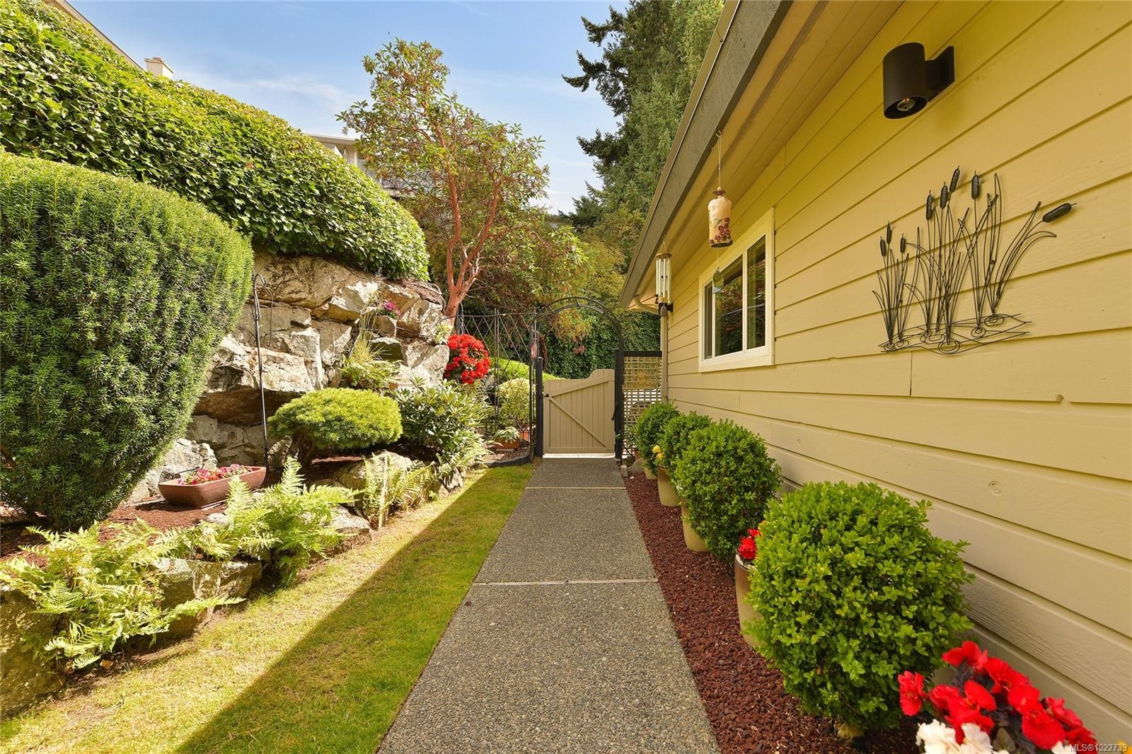 913-2829 Arbutus Rd, Saanich, BC