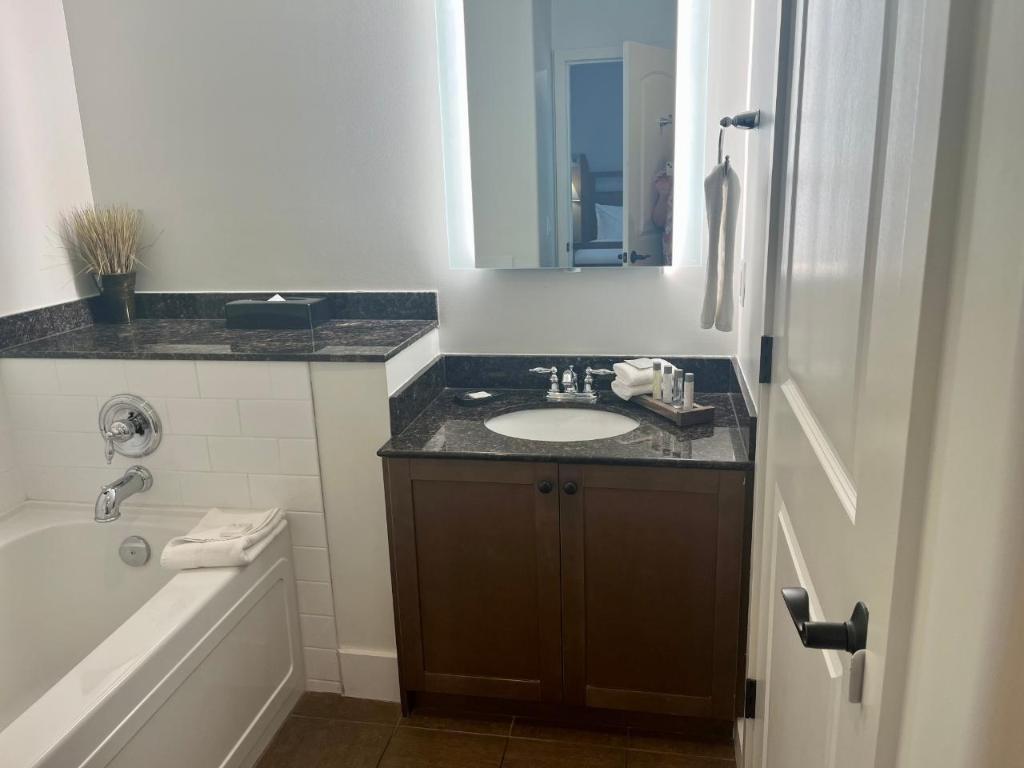 36B-1200 Rancher Creek Road, Osoyoos, BC - Indoor Photo Showing Bathroom