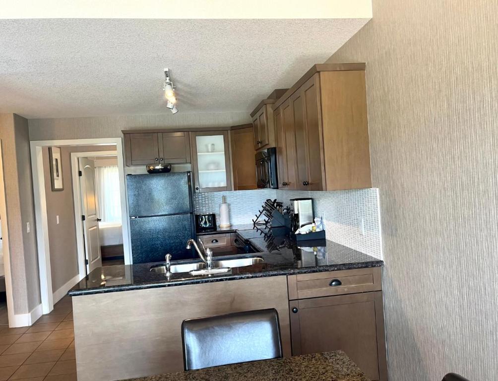 36B-1200 Rancher Creek Road, Osoyoos, BC - Indoor Photo Showing Kitchen With Double Sink