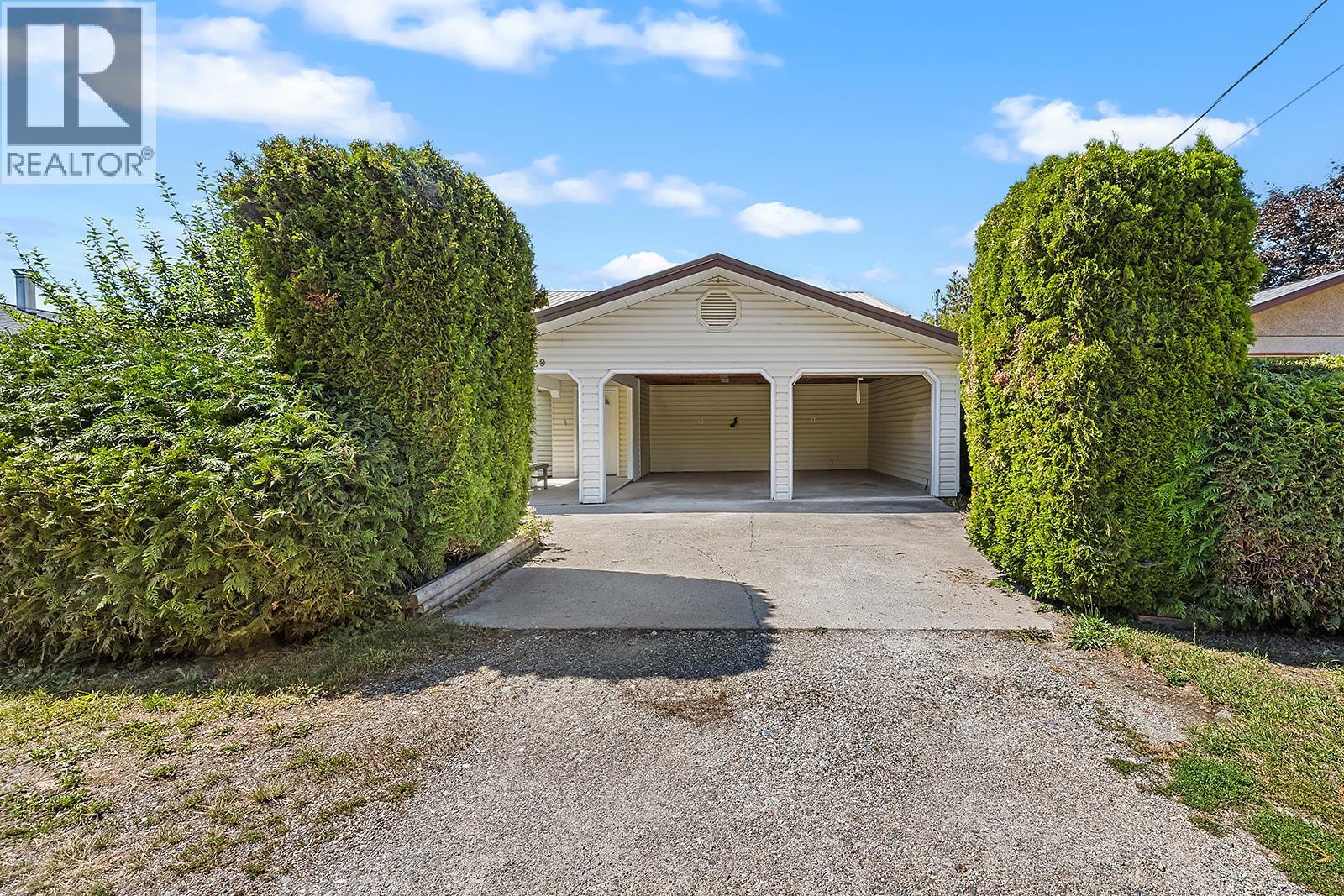 329 6Th Ave S Avenue, Creston, BC - Outdoor