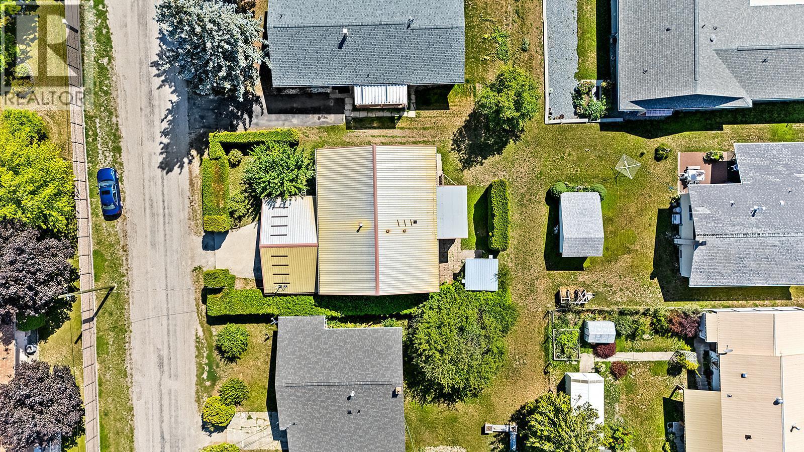 329 6Th Ave S Avenue, Creston, BC - Outdoor