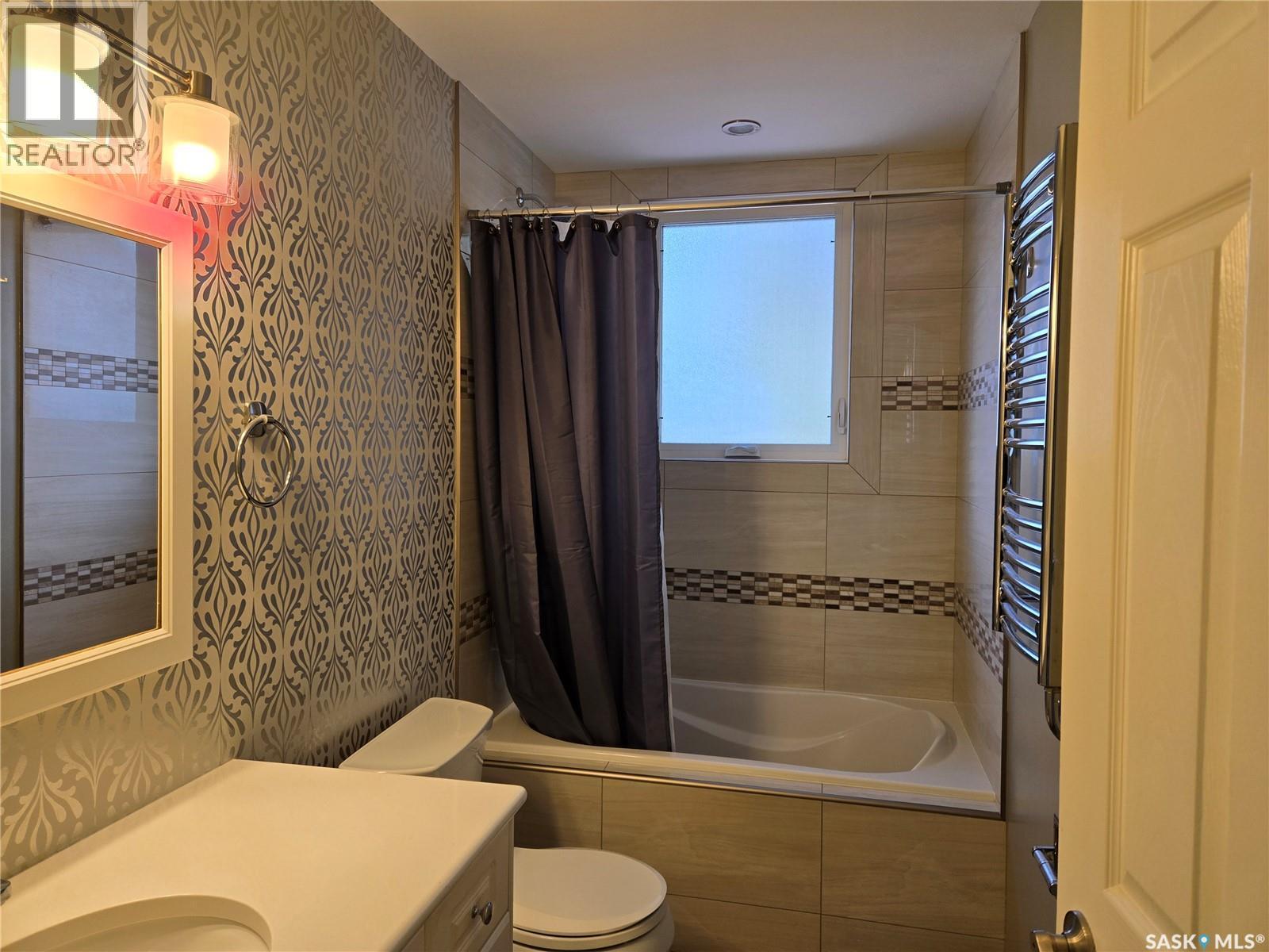 433 Guelph Crescent, Saskatoon, SK - Indoor Photo Showing Bathroom