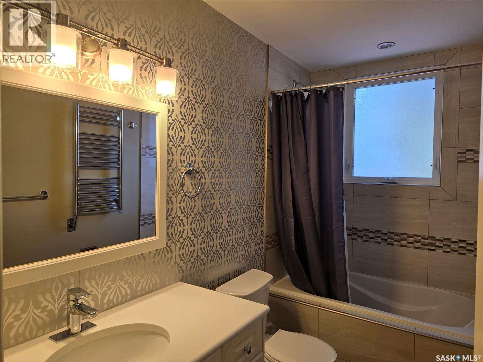 433 Guelph Crescent, Saskatoon, SK - Indoor Photo Showing Bathroom