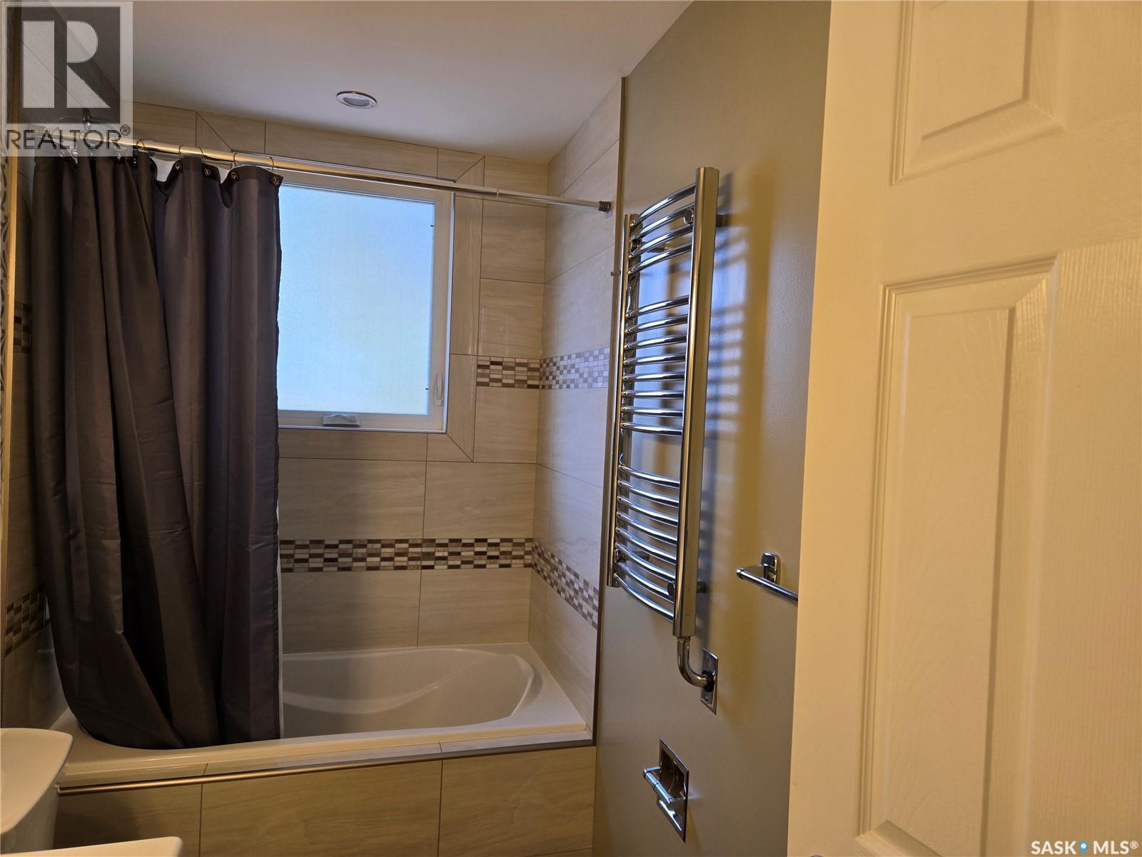 433 Guelph Crescent, Saskatoon, SK - Indoor Photo Showing Bathroom