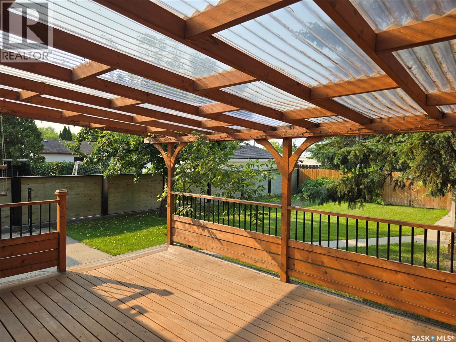 433 Guelph Crescent, Saskatoon, SK - Outdoor With Deck Patio Veranda With Exterior