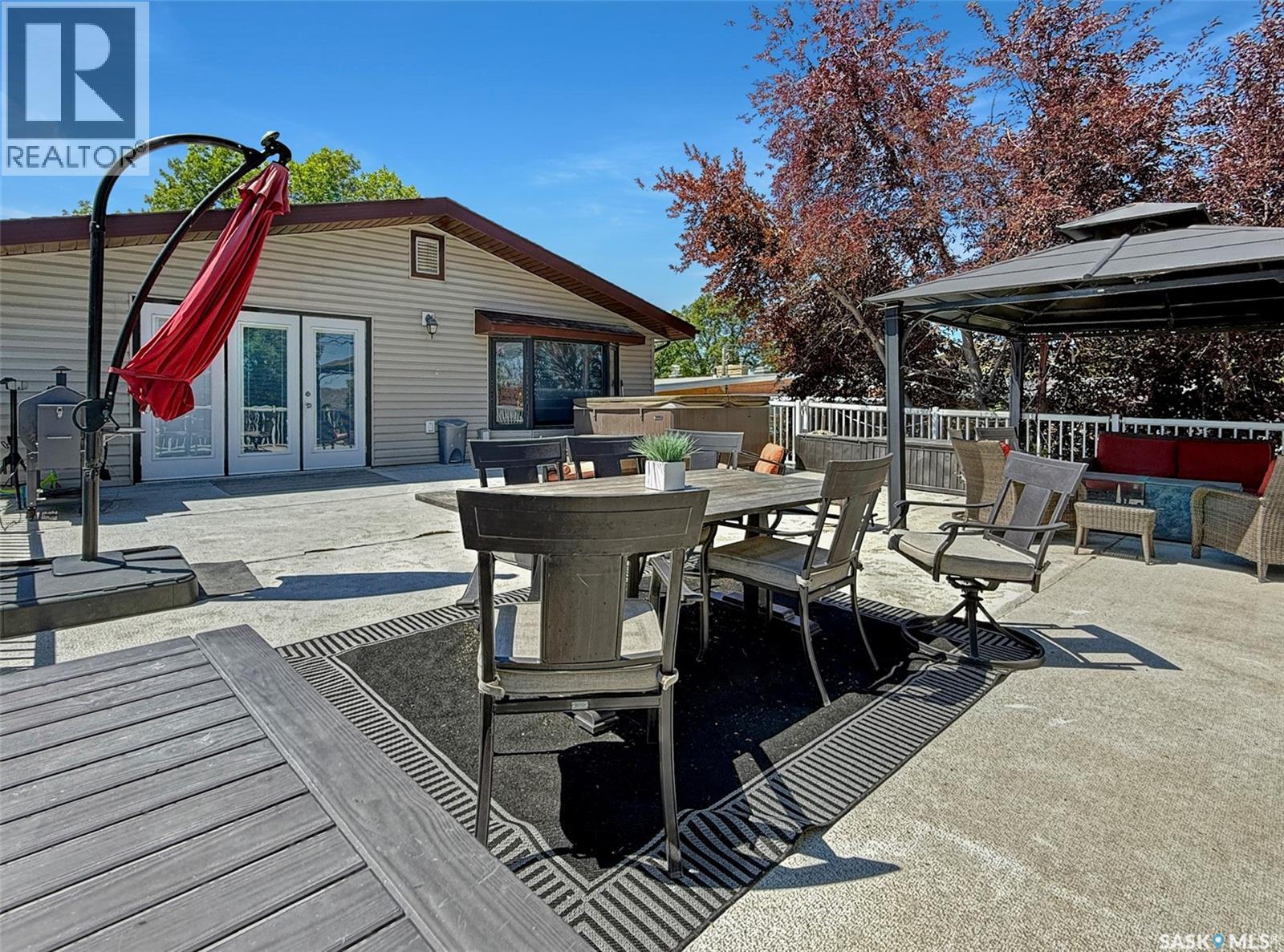 1311 Jubilee Drive, Swift Current, SK - Outdoor With Deck Patio Veranda