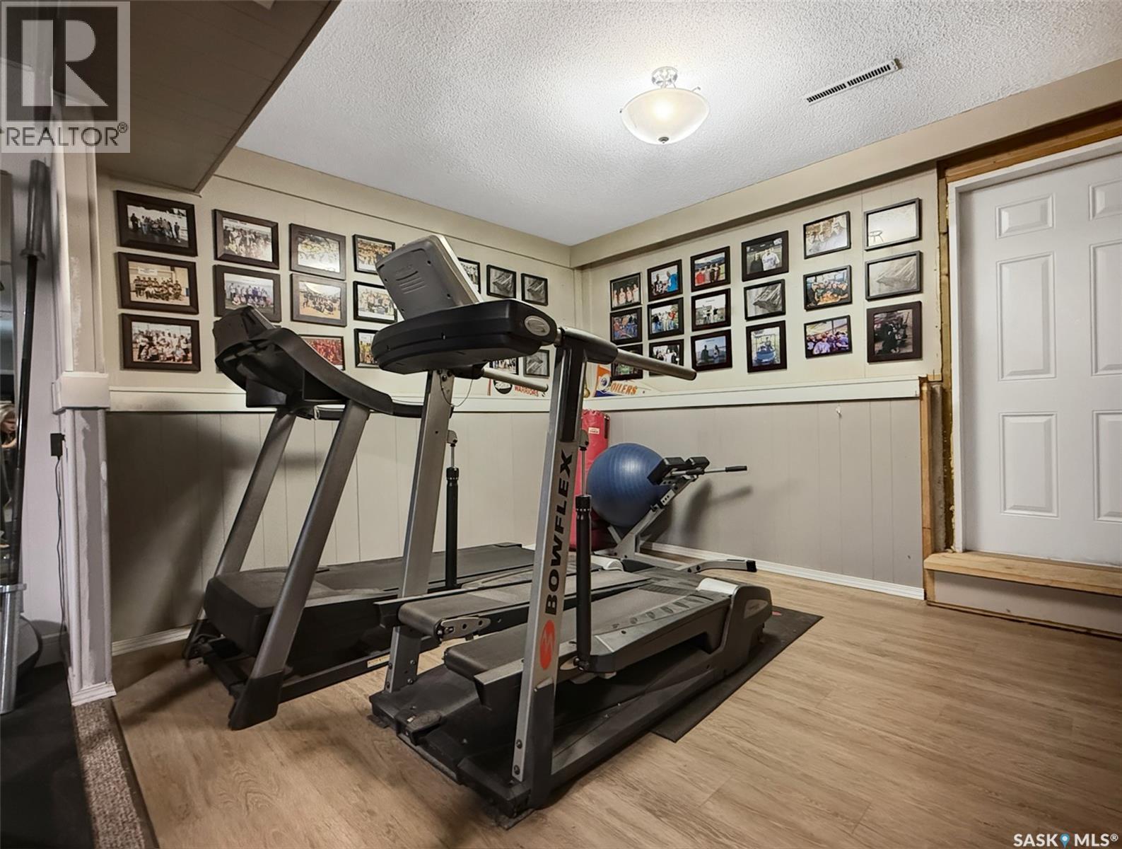 1311 Jubilee Drive, Swift Current, SK - Indoor Photo Showing Gym Room