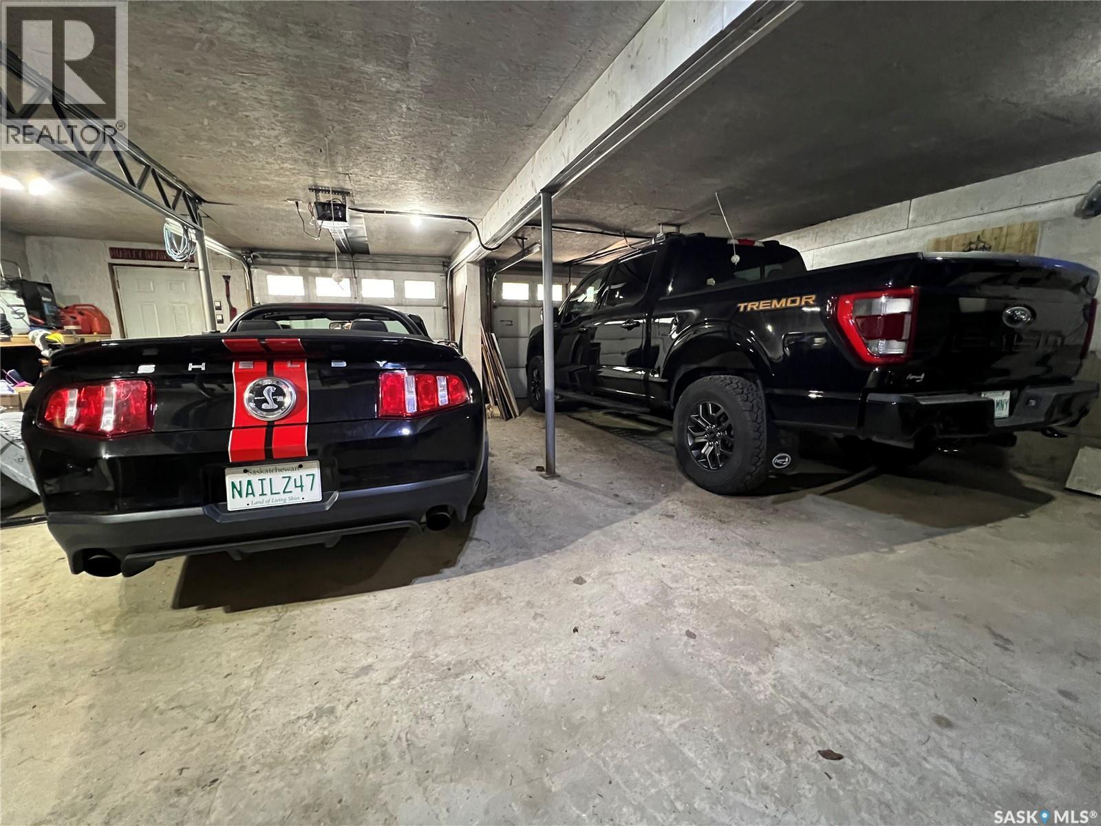 1311 Jubilee Drive, Swift Current, SK - Indoor Photo Showing Garage